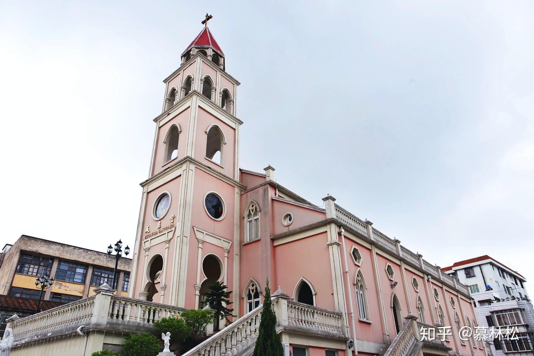 【携程攻略】广西天主教堂景点,这座教堂是涠洲岛上最有名的建筑，教堂主体使用贝壳珊瑚材料铸成，非…