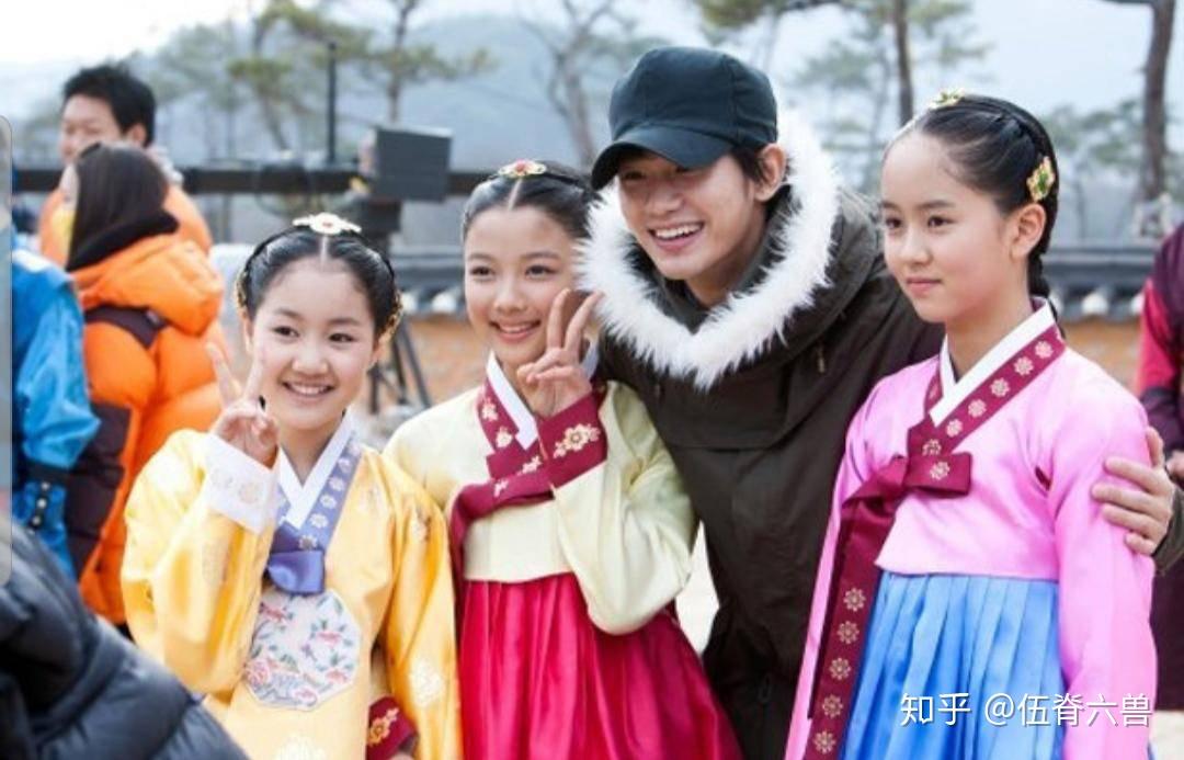 比起小时候在《拥抱太阳的月亮》里饰演腹黑女二童年时期的她,金所炫