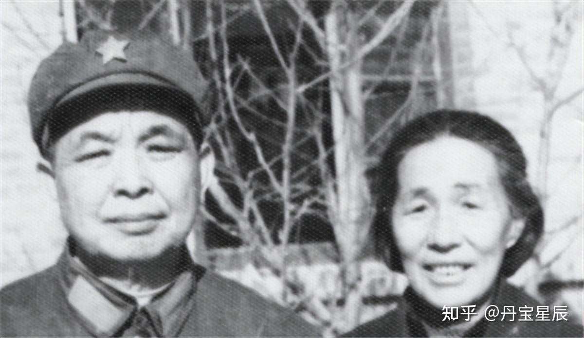 开国中将刘忠回乡寻母竟发现母亲沿街乞讨痛哭大喊儿不孝啊