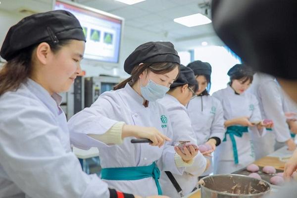 广东西点烘焙培训学费多少蛋糕烘焙培训学校排名