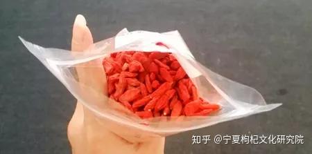 枸杞发黑、霉变?存储不当!快来学习如何存放枸杞 - 知乎