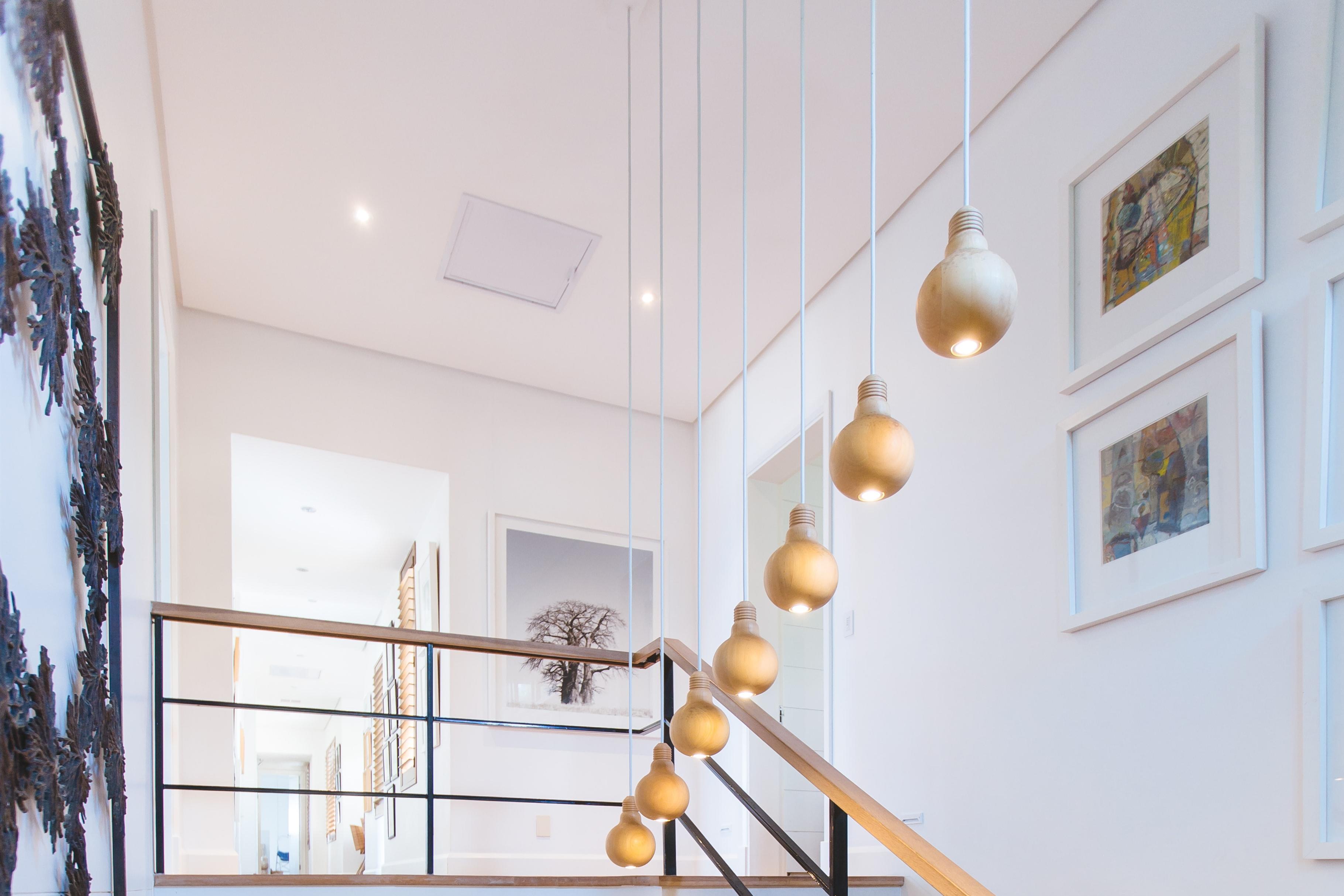 哑光漆涂装,在户外为了保持光泽的持久,只有高耐候磁漆品种如氟碳漆