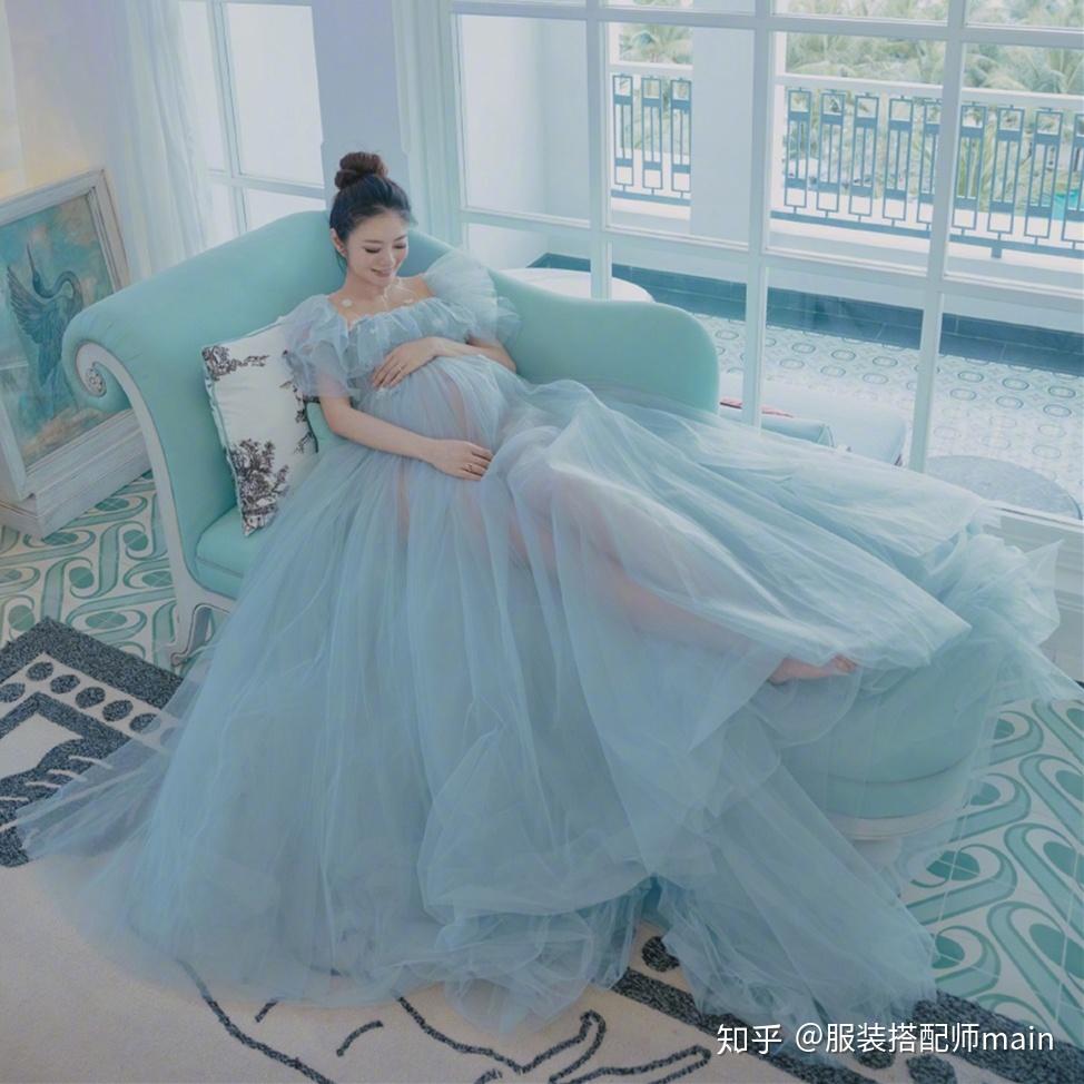 安以轩孕期写真身穿薄纱礼裙女人味爆棚挺着大肚子照样美美哒