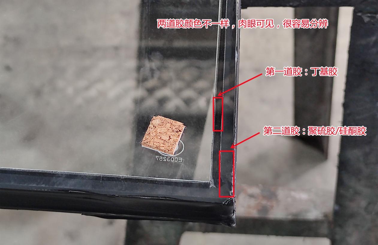 窗户双层玻璃中间起雾有水珠怎么办