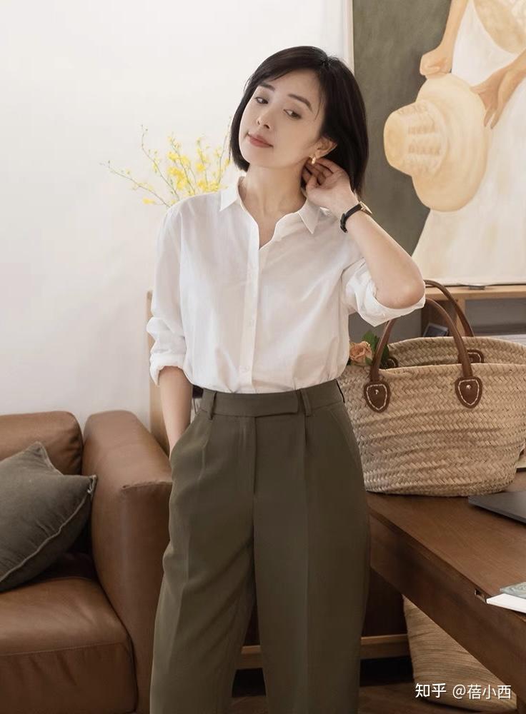 40女人穿衣在精不在多教你4招一衣多穿衬衫搭配高级优雅