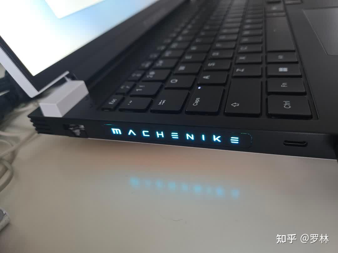 机械师曙光16S星釉白16英寸AI办公游戏本测评RTX5060性能如何