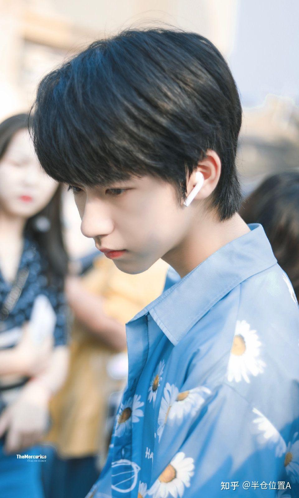 想知道可爱的霖霖(贺峻霖)粉丝是因为什么成为女友粉呢(妈粉疑惑)?