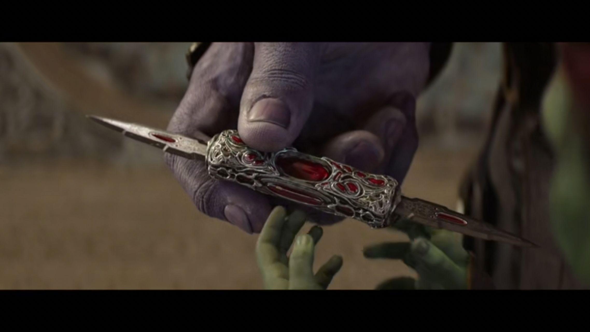 卡魔拉的匕首结果在灭霸又一次执行的对半屠响指后,德拉克斯也变成了