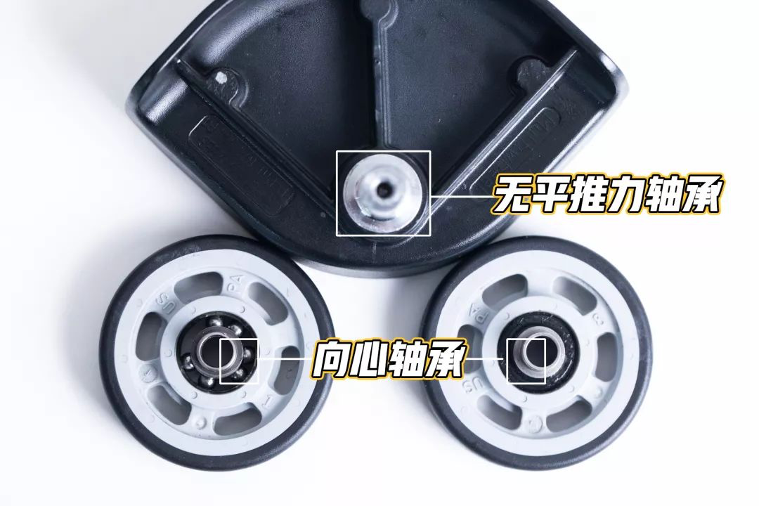 并且开放式轴承,轴承外露,用久了非常容易进尘土,卡头发.