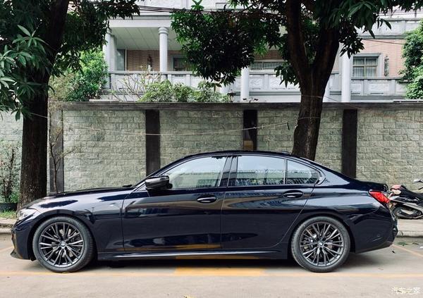迟到提车作业碳黑宝马330i改装毕业黑武士风格