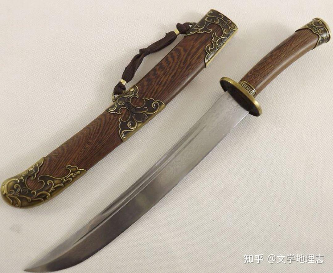 "徙倚三层阁,摩挲七宝刀.