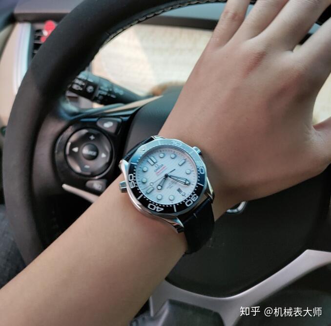 如何挑选适合自己的机械表 v2-b7e05cf6da3808377996aeb57eab49aa_r.jpg