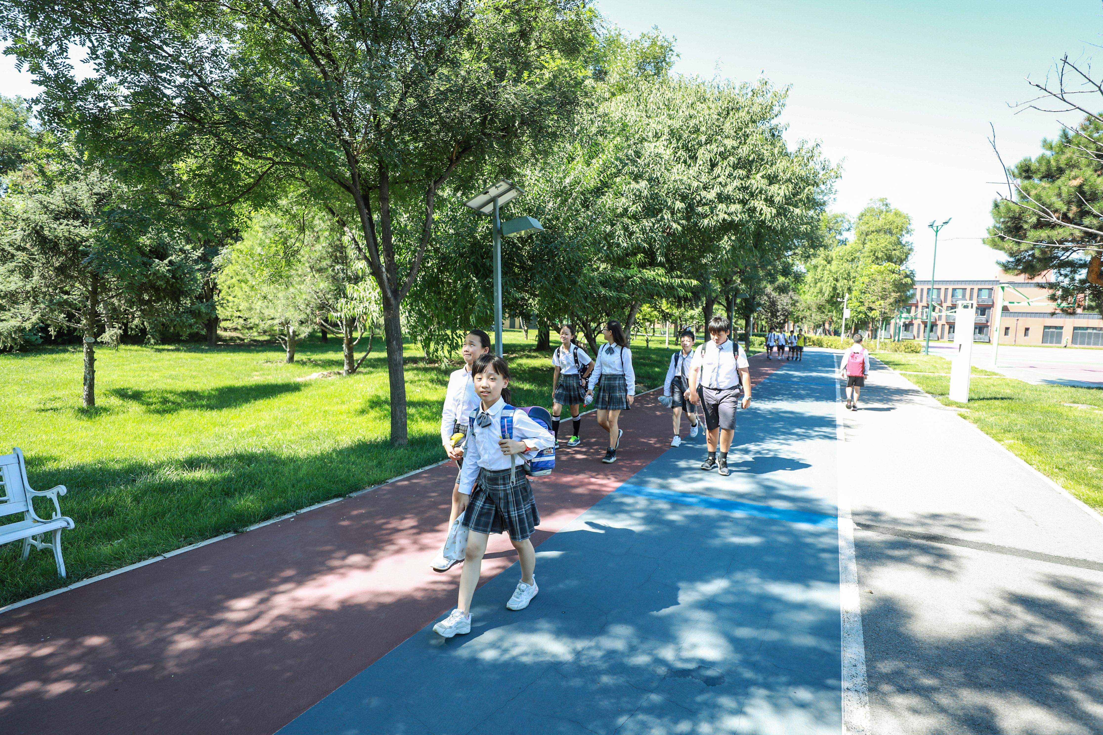 国际学校校服是什么样子的北京海淀凯文学校校服有什么样式