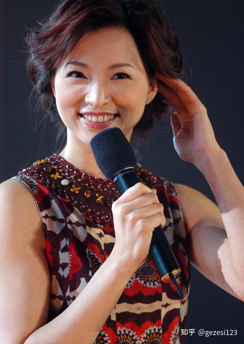 央视一姐董卿:美人迟暮|才华一帜独树,背影无尽孤独 - 知乎