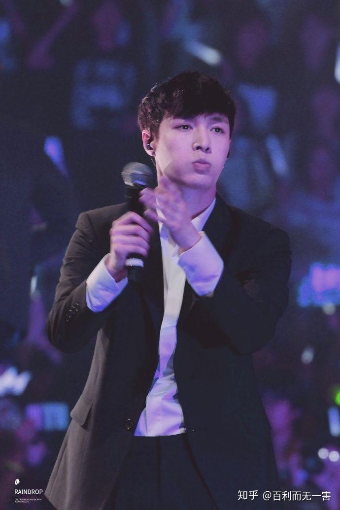 有没有觉得张艺兴像张国荣