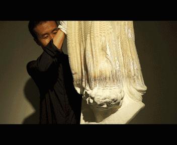 以假乱真的诡异雕塑看李洪波是如何把雕塑拉长的