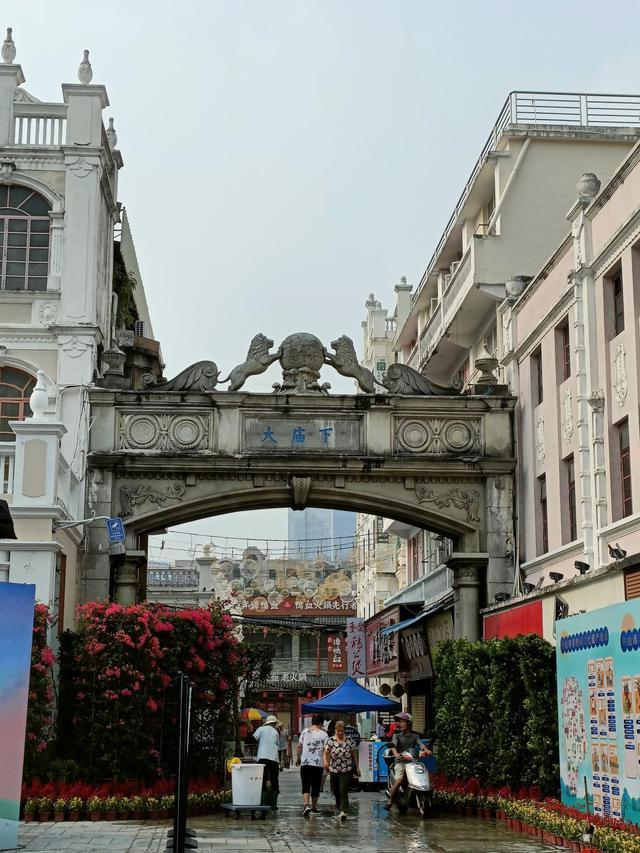 孙文西路步行街可以说是广东中山市最拿得出手的购物街了,当全国每一