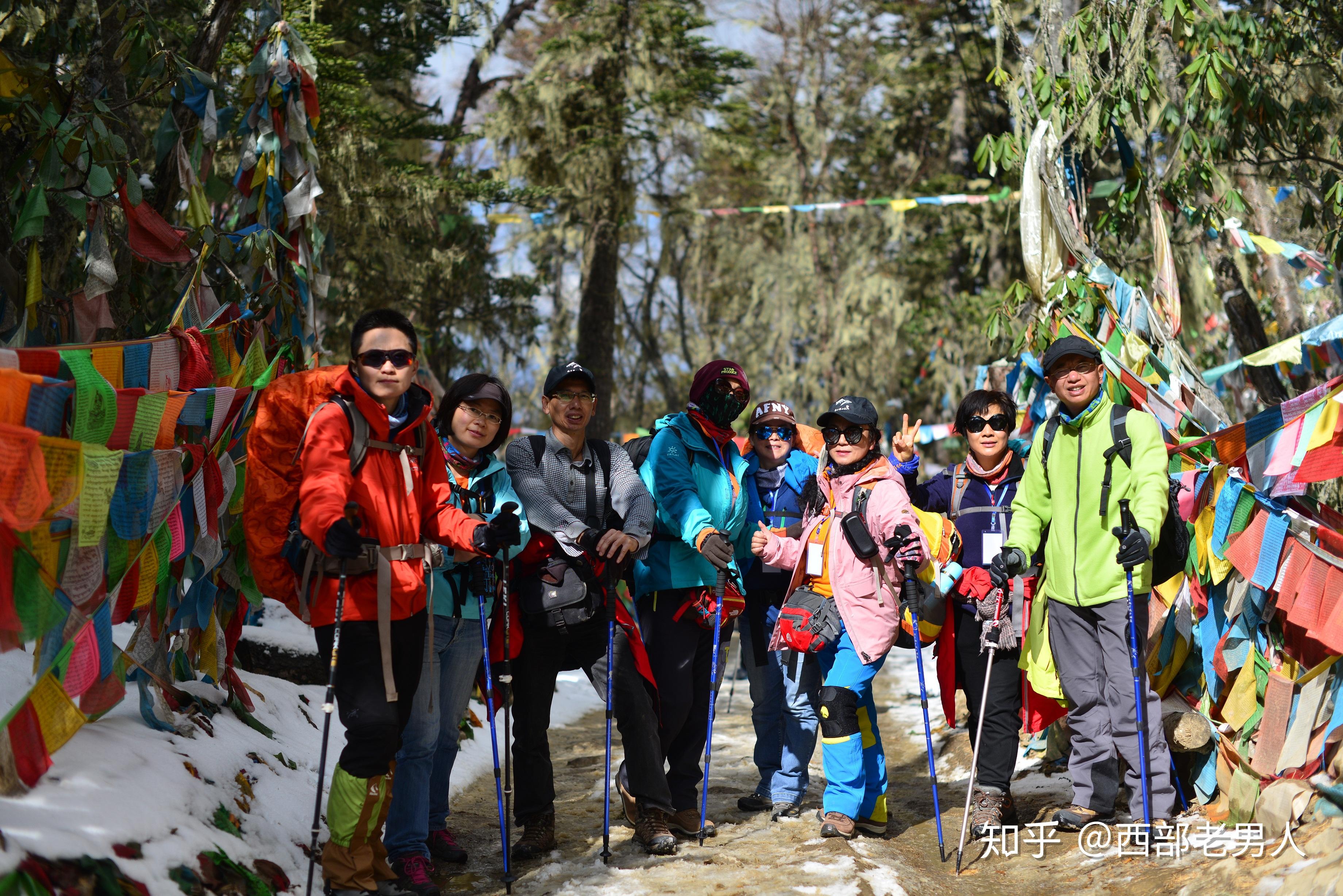 它被国家地理称为最美雪山, 藏区八大神山之首, 每年有无数人朝拜