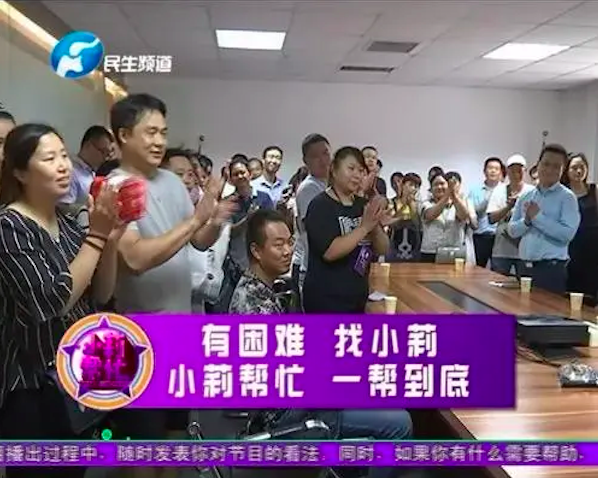 小莉黑科技 防晕歌单让你告别塑料袋 车企黑科技让你省下晕车钱