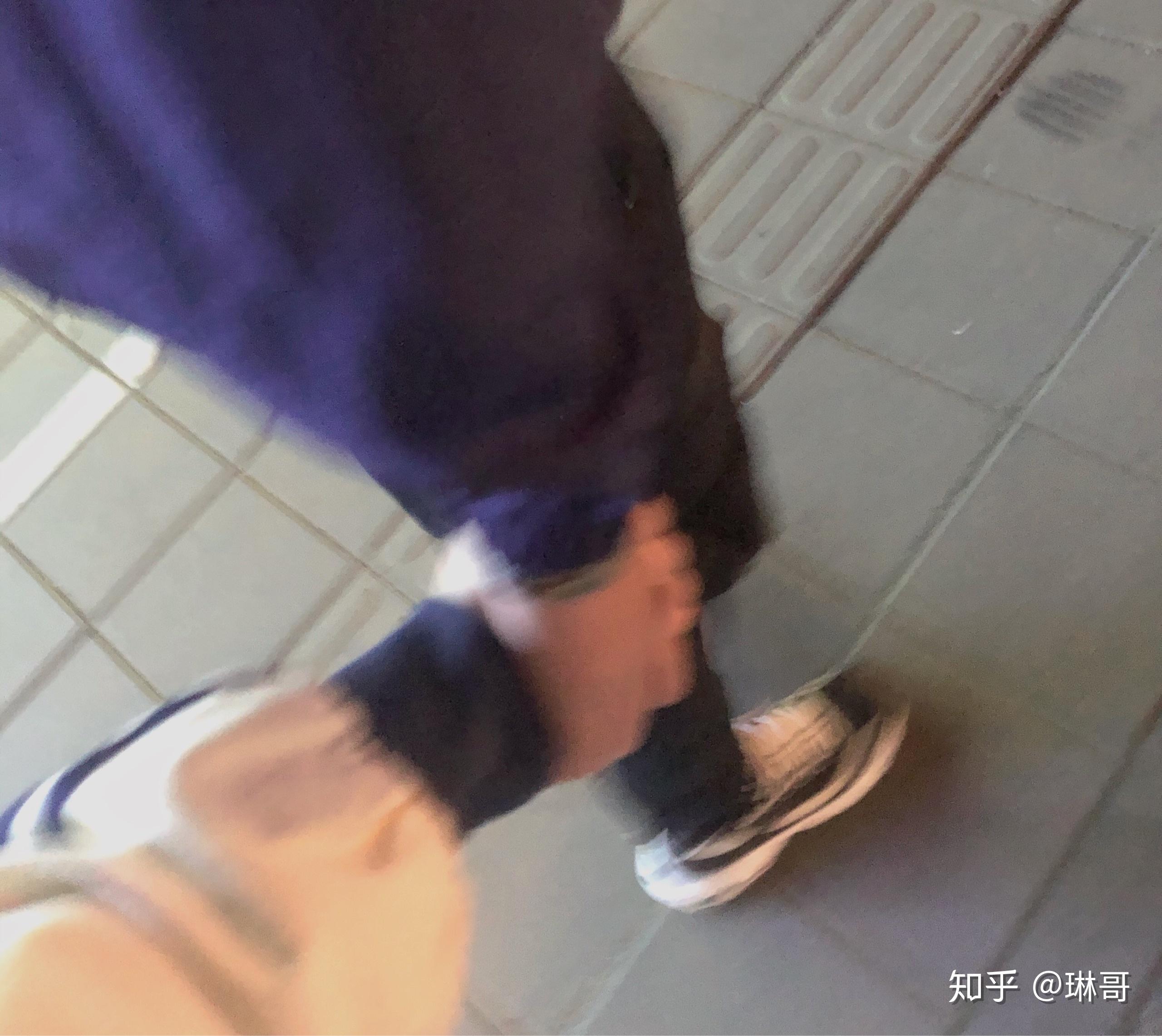 有没有大哥有手牵手的照片只要手