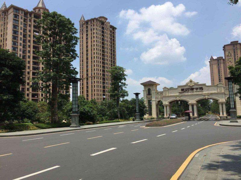 757575点击图片联系业主配套:星河湾风情商业街,华润万家,4大