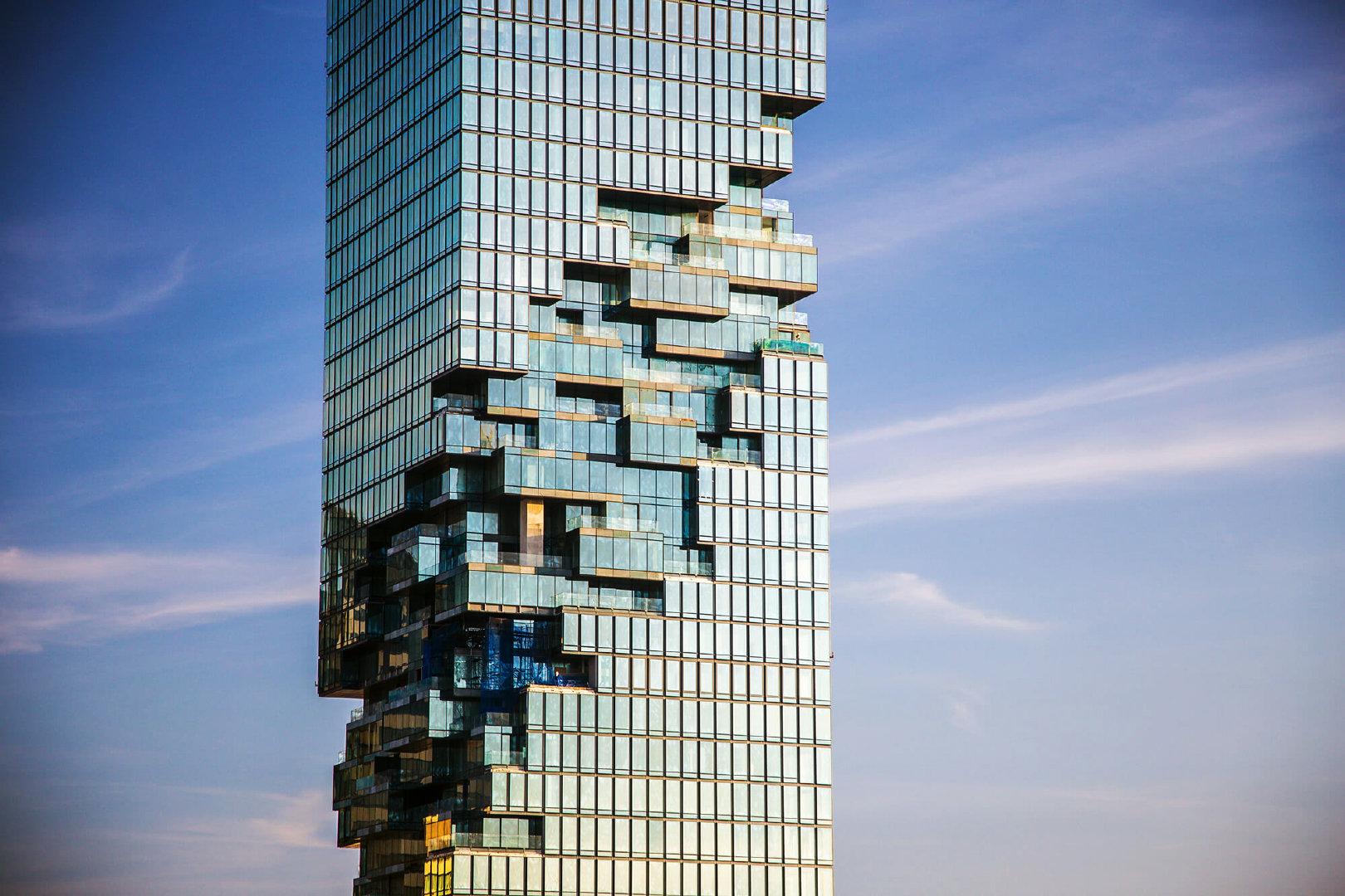 曼谷那么热我要躺在王权云顶大厦78层去吹风太阳没落山别叫我