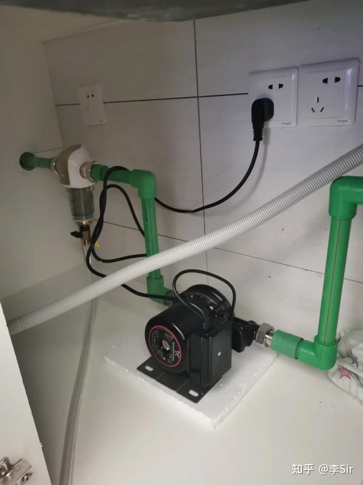 如果你家居住的楼层较高或是老小区,强烈建议你安装一个"增压泵",相信
