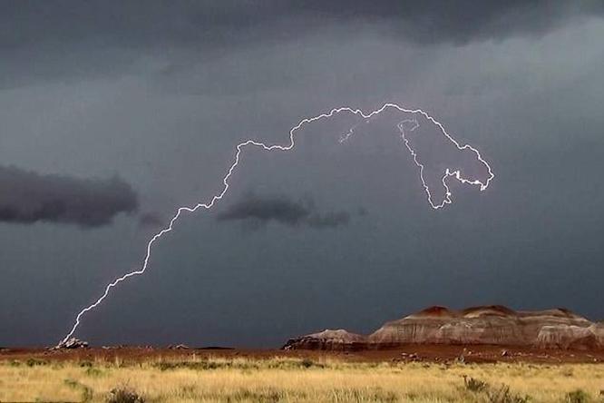龙的起源可能就是夜空中一道道闪电有图为证