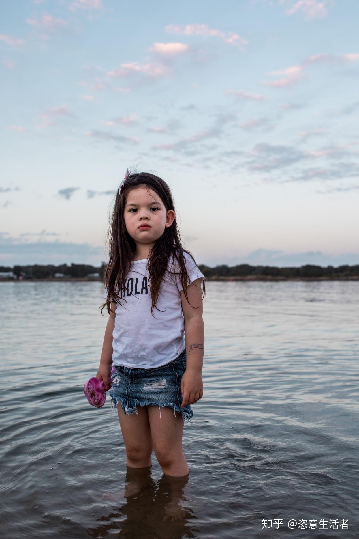 又见网传虚假照片澳大利亚火灾中戴防毒面具小女孩照片来源探寻原创