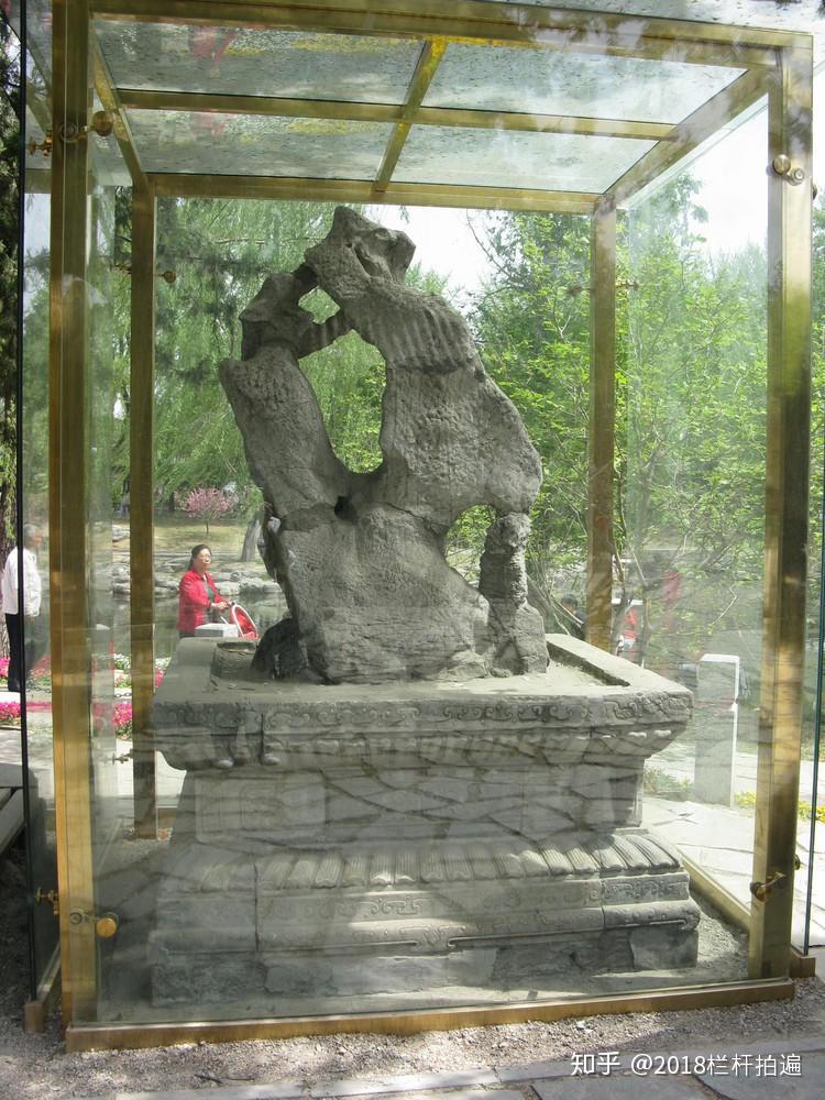 北京散布在名园中的奇石