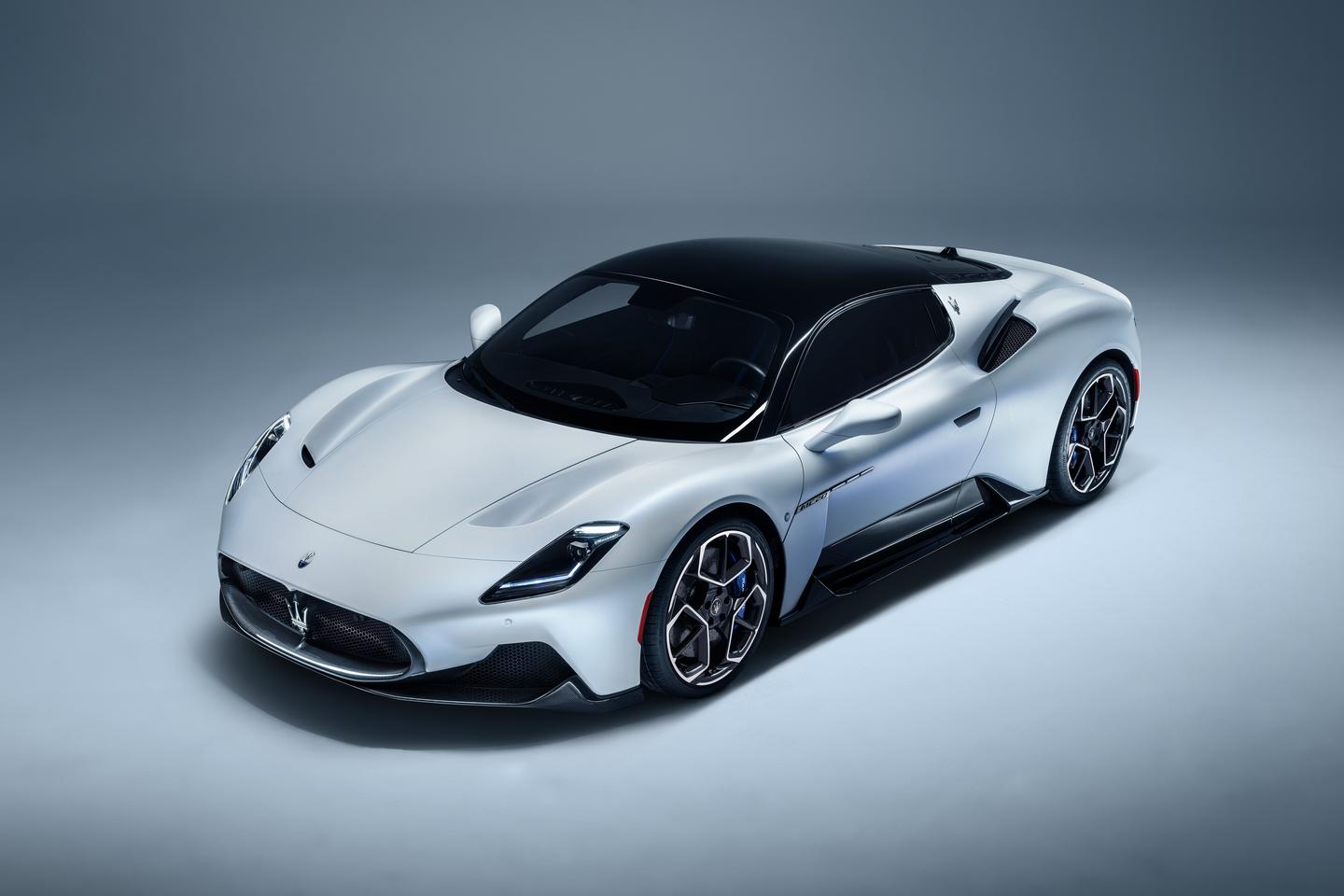 跑车制造商玛莎拉蒂在摩德纳正式发布全新旗舰跑车——玛莎拉蒂mc20