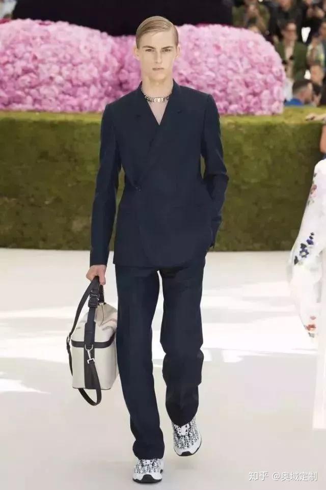 迪奥巴黎男装周帅气男模居然是真王子