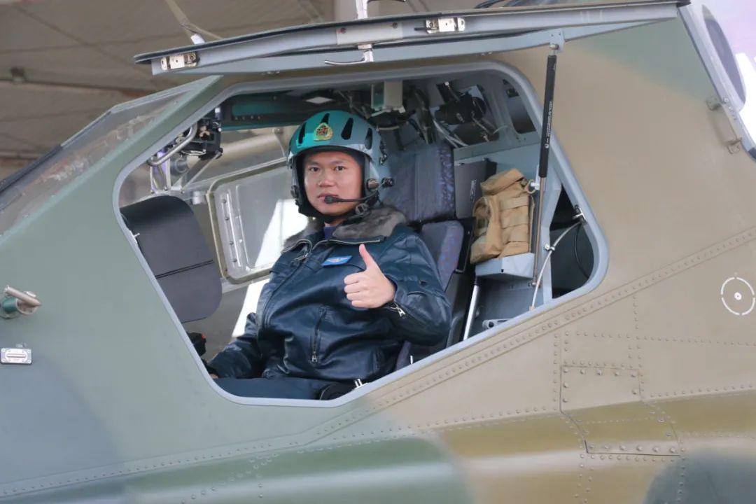 做时代的弄潮儿90后飞行员书写军人荣光