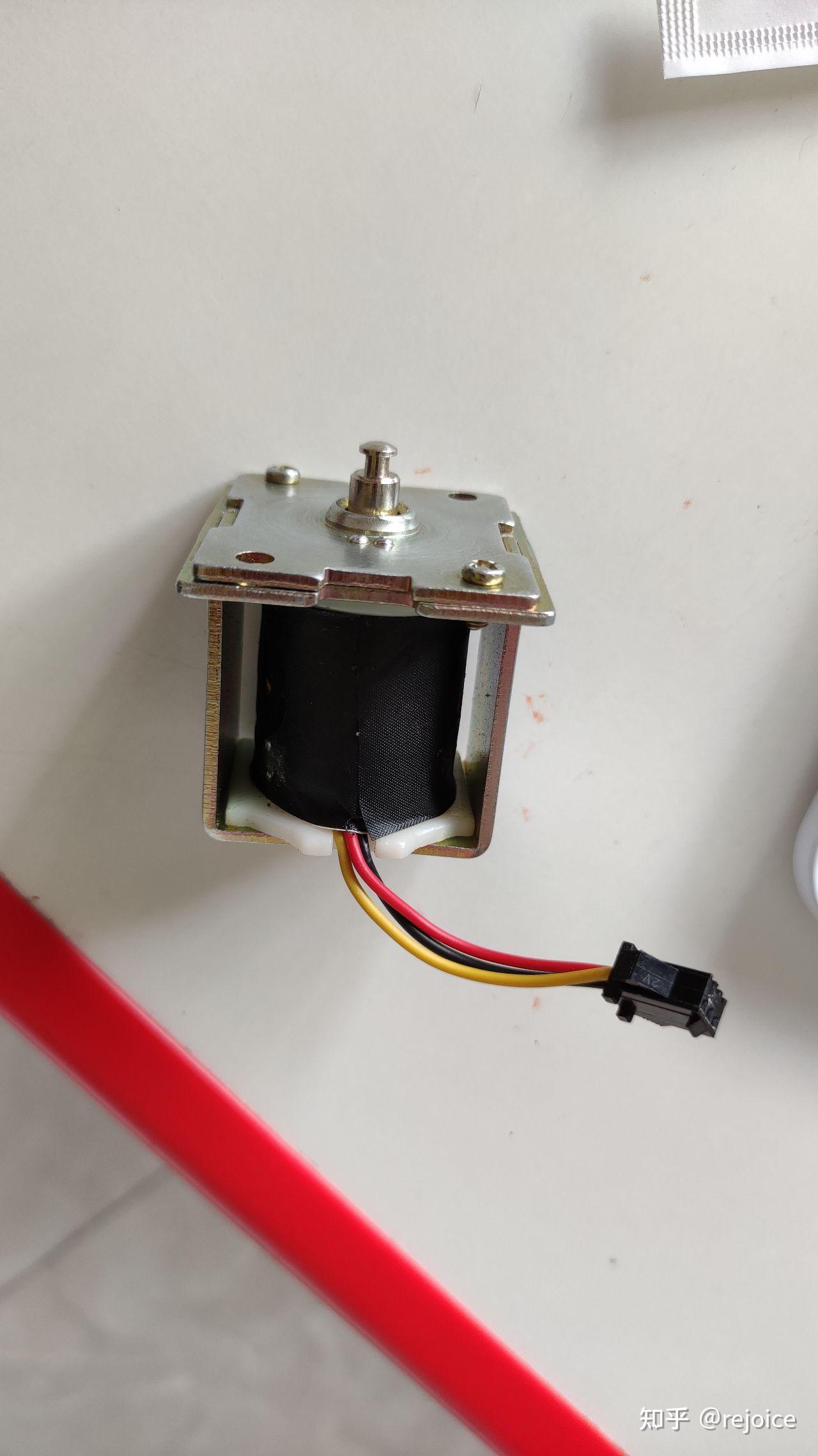 海尔冰箱的电磁阀大概长什么样这张图是吗