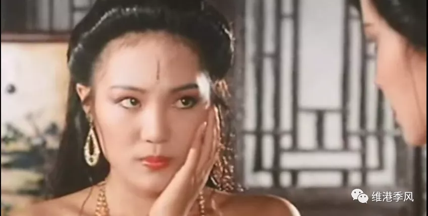 黄美贞饰演迎春阁里面失足少女,是女主陈蓓琪的好姐妹,安慰陪伴帮助她