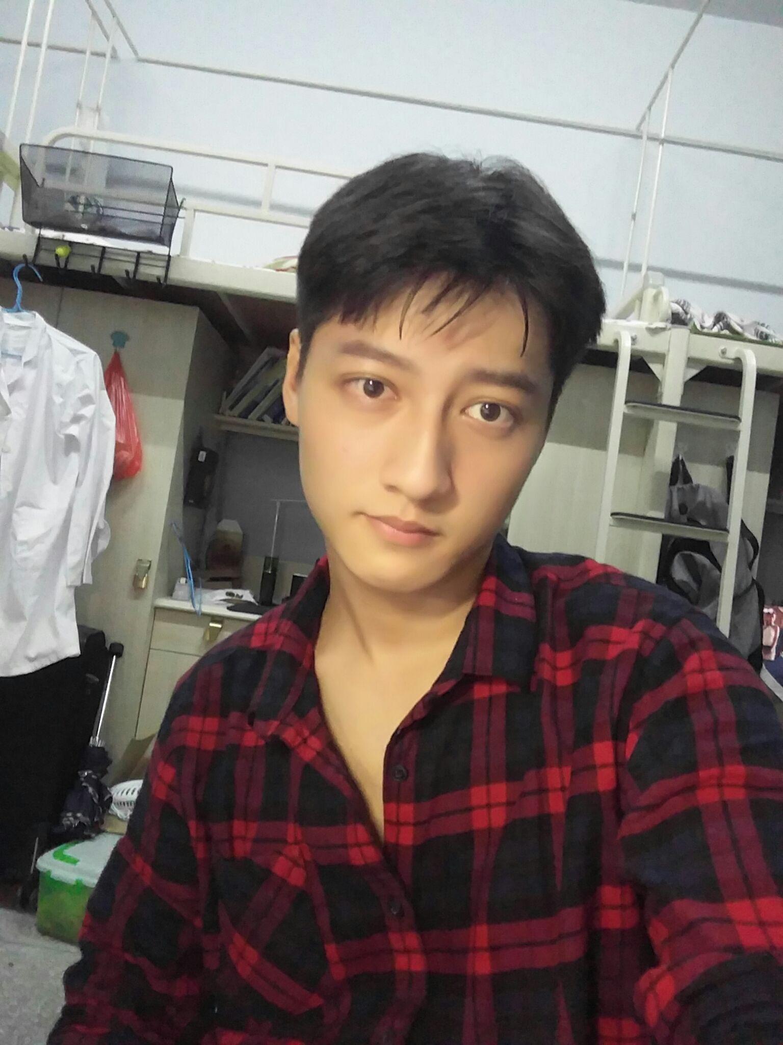 男的发自拍是什么心态