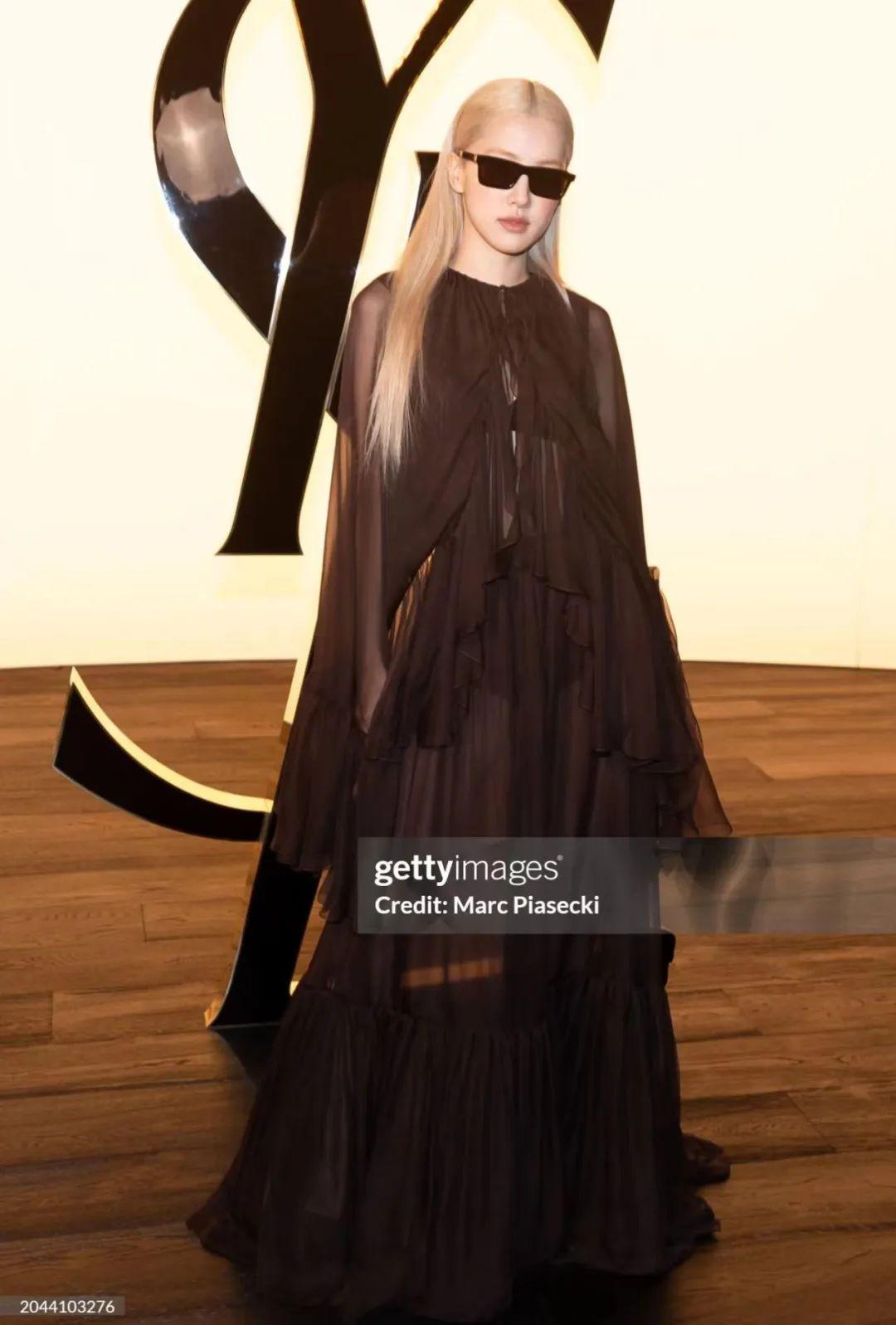 对比典型kpop舞台妆会发现,她在时装周妆发风格其实比较接近内娱女星