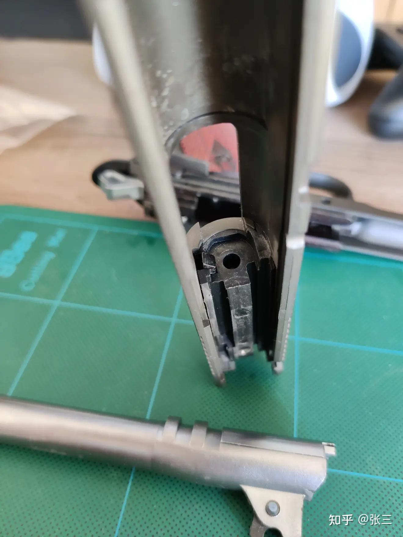 抛壳钩,击针都是真实可动的.