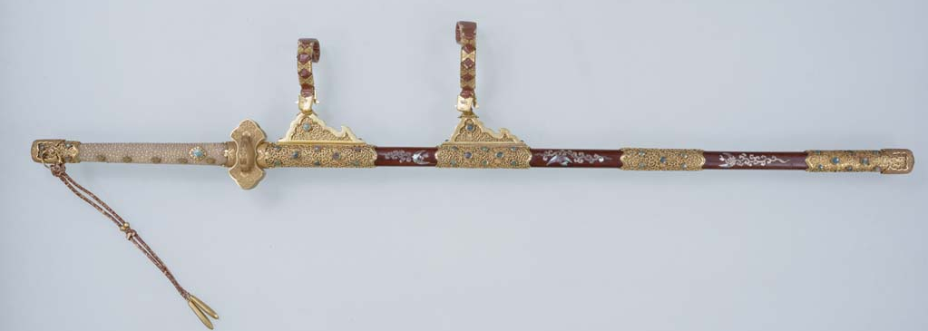 剑拵此外,网上某些文章中提到的正仓院所藏"武王大刀"和"破阵乐大刀"