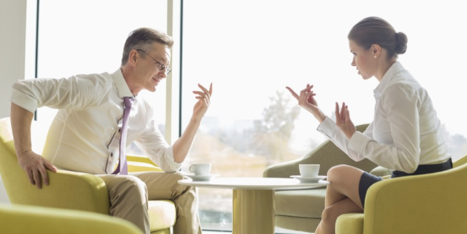 注视着别人的眼睛