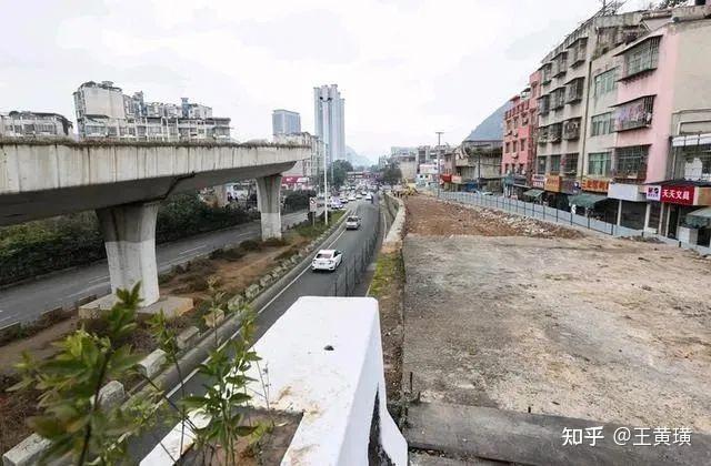 的报道,今年花溪区将包括甲秀南路—花桐北路节点改造工程,花冠路东段