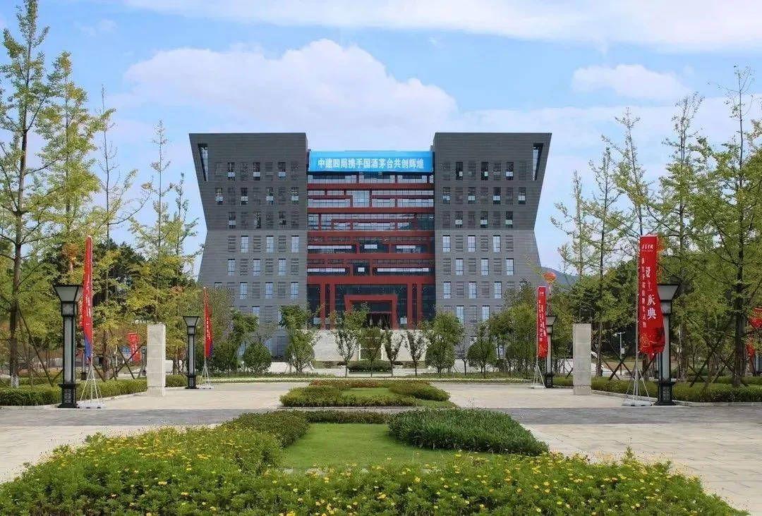 茅台学院学生1节课喝掉二三十箱酒老师打趣喝不完不准走