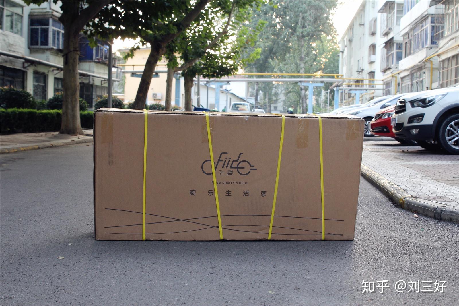包装方面,fiido l2长续航电动折叠自行车采用了抗震纸箱包装,大箱子
