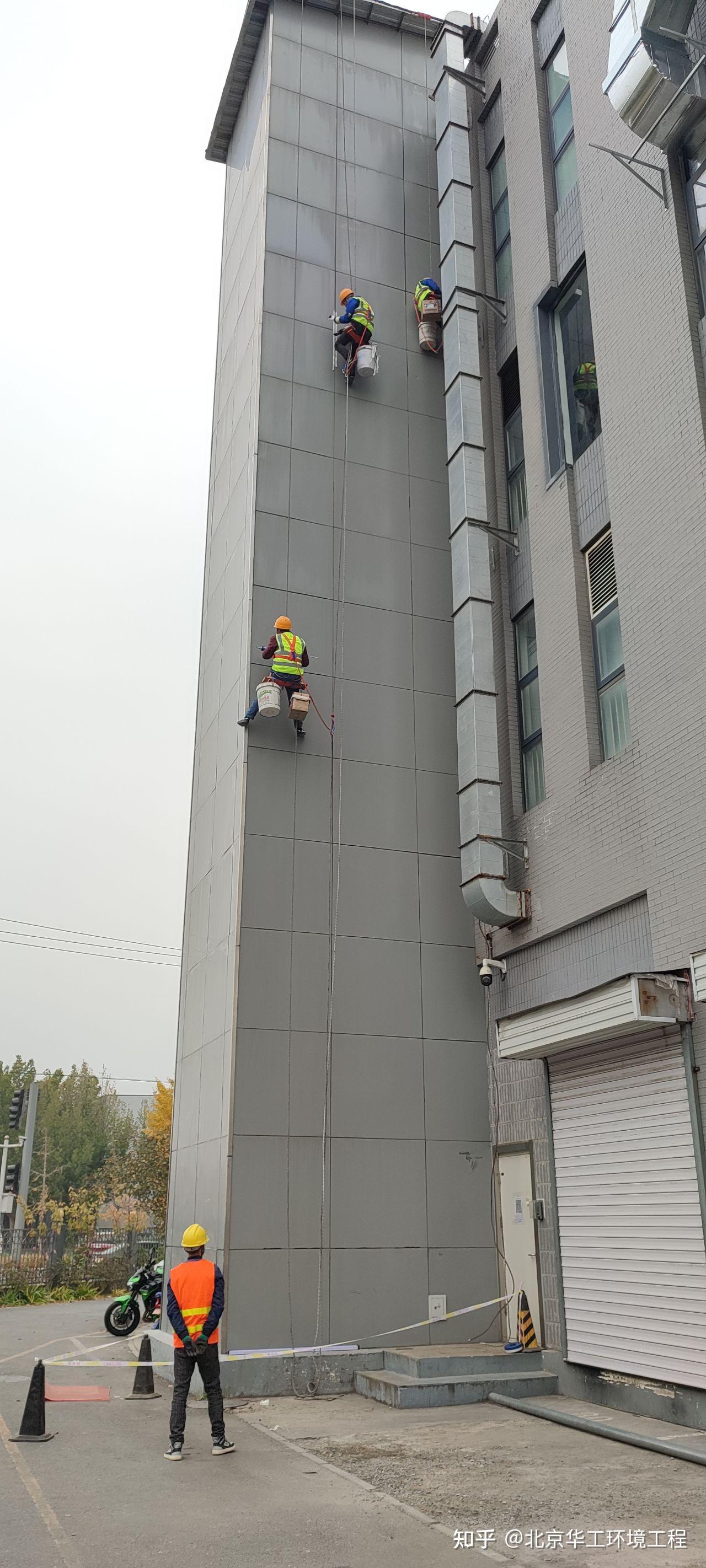 吊绳外墙通风管道安装师傅