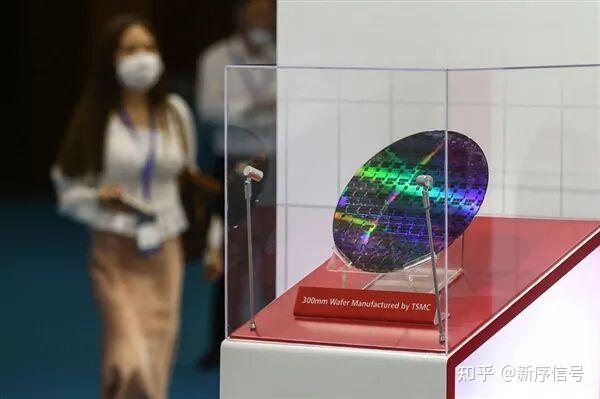 3nm中端神U将至|OpenAI内斗细节曝光|懂游宝零费代练|国产DDR5量产|高速逆行充电被罚