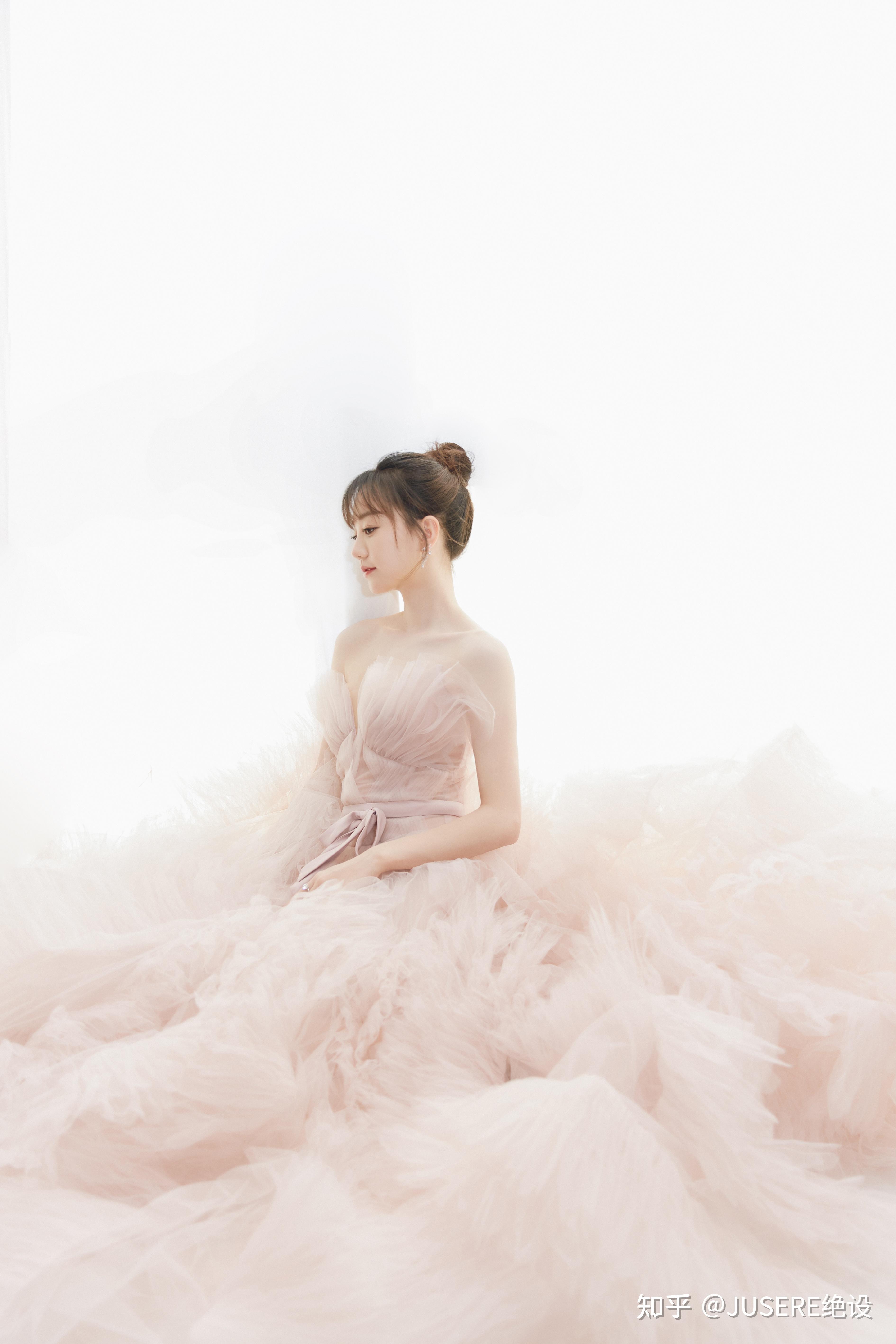 胡意旋xjusere绝设礼服甜美领家女孩治愈人心