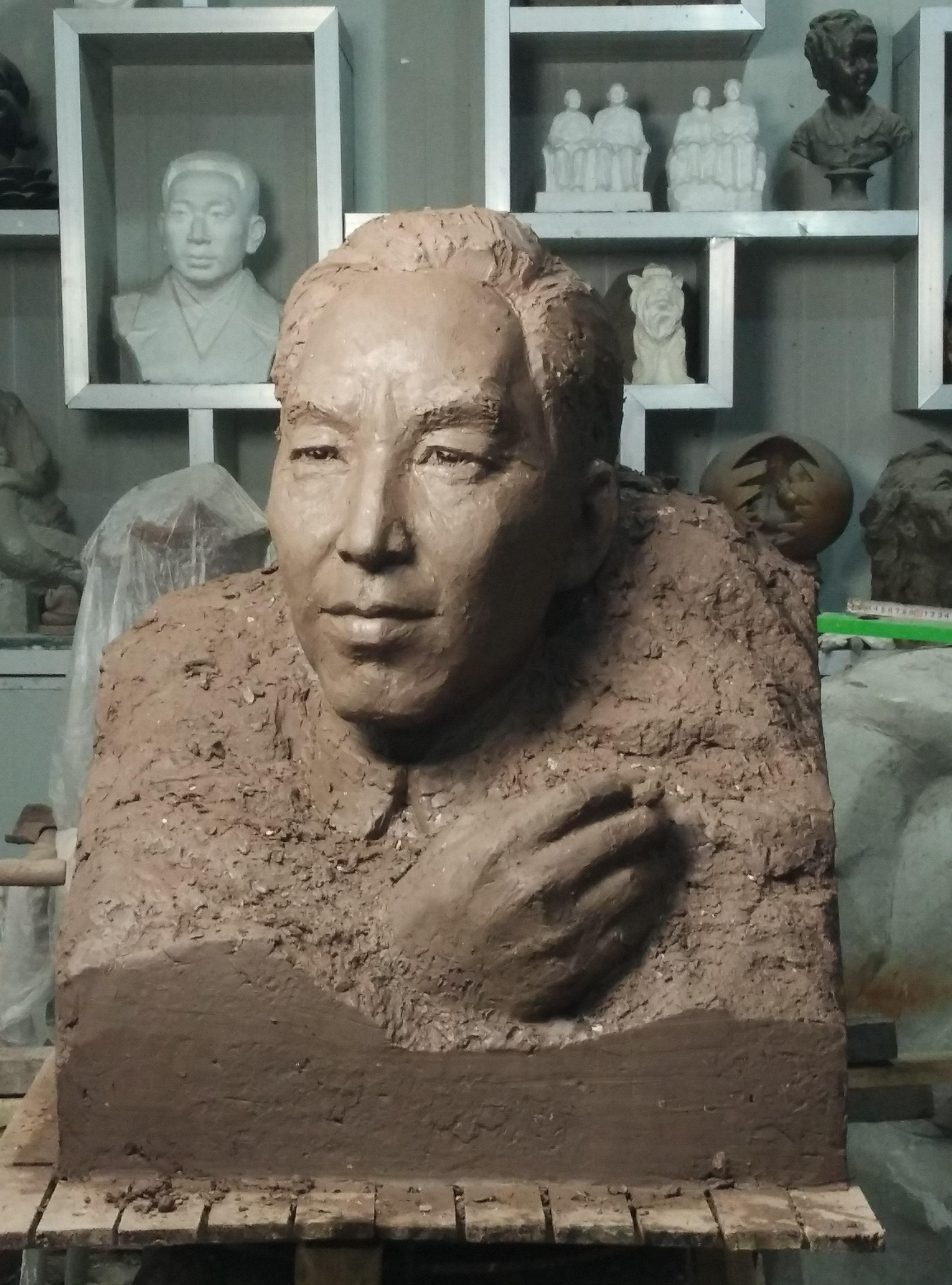 一座巍峨的纪念碑巍然耸立,它便是为纪念现代小说家,人民艺术家赵树理