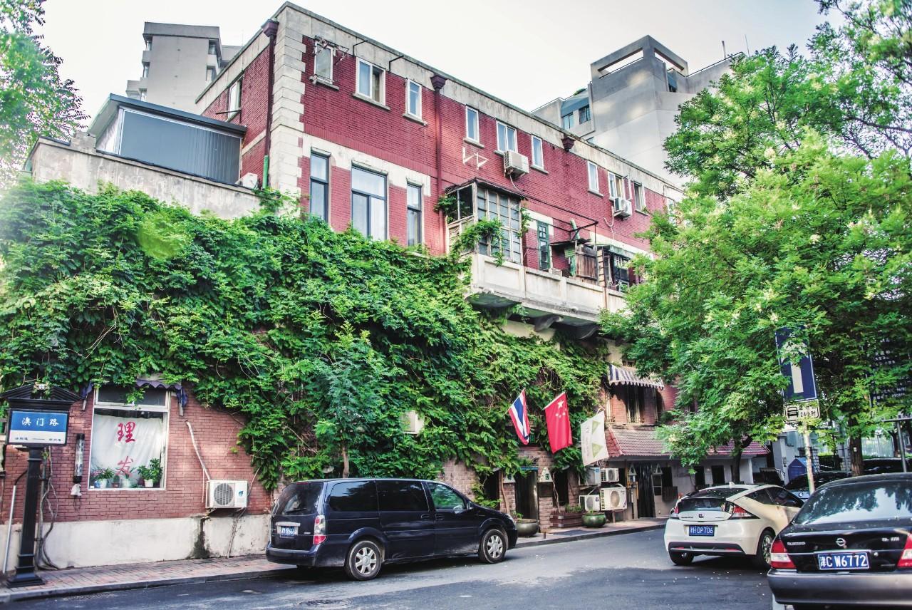 周学熙天津故居该建筑位于天津和平区澳门路3,5,7号, 现为民居.