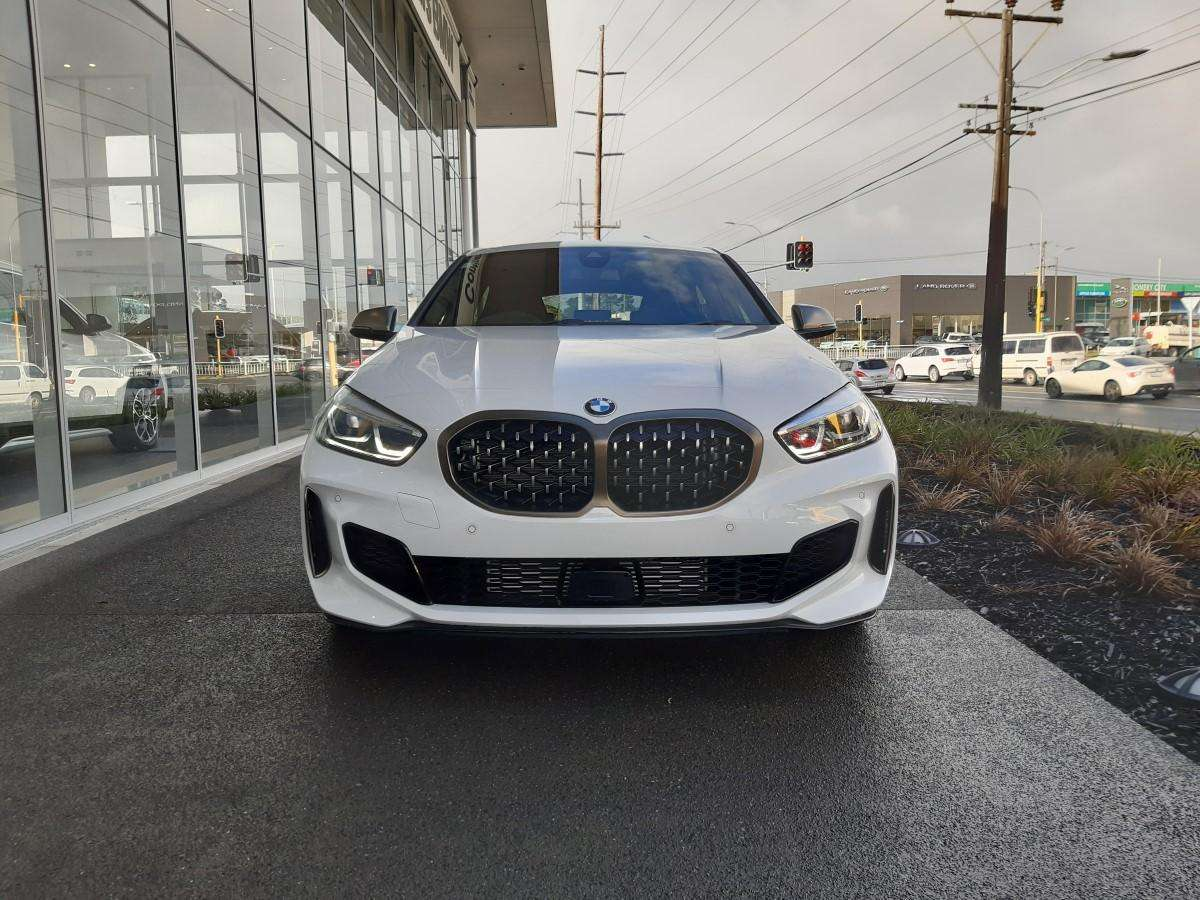 全新宝马1系两厢版运动潮流的造型网友真帅气啊