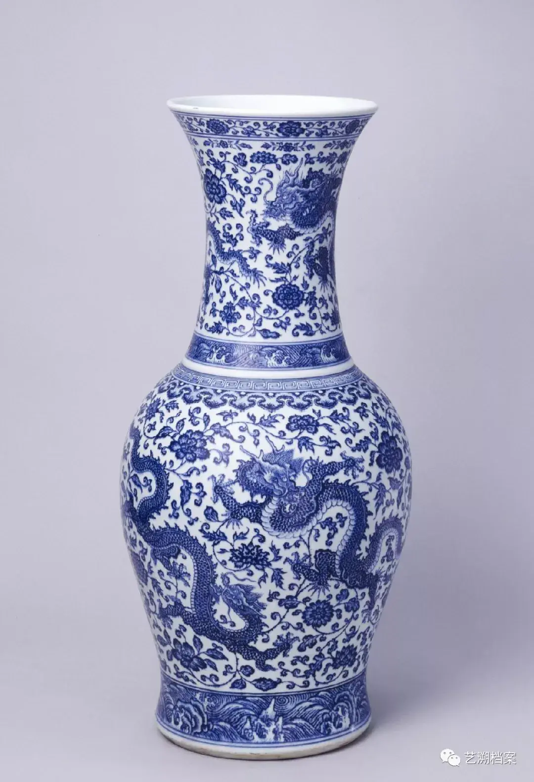 厚重古拙与轻盈秀丽的雍正青花瓷 - 知乎